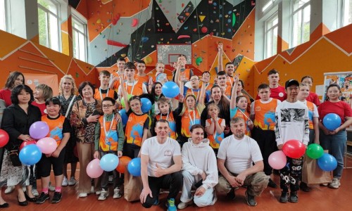 В конце мая на скалодроме Горно-Алтайского педагогического колледжа прошли межрегиональные соревнования по скалолазанию среди детей с ОВЗ и инвалидностью
