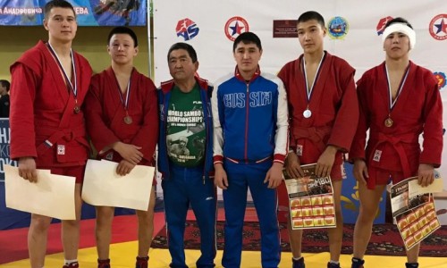 Республиканские спортсмены успешно выступили на соревнованиях по самбо в Алтайском Крае