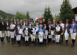 Традиционные соревнования по конному спорту на приз кубка мэра состоялись в честь Дня города.