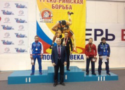 Спортсмены из Республики Алтай успешно выступили на соревнованиях по греко-римской борьбе в Новосибирской области
