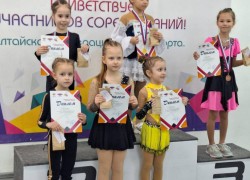 11 февраля в Барнауле прошли городские соревнования по фигурному катанию на роликах