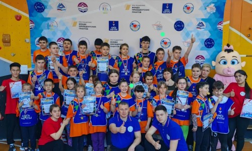 20 апреля на скалодроме Горно-Алтайского педагогического колледжа прошли, ставшие уже ежегодными и традиционными, межрегиональные соревнования по адаптивному скалолазанию