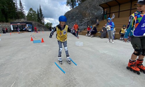 Юные роллеры и скейтбордисты соревновались на курорте Манжерок