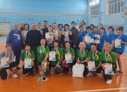 11-12 ноября состоялся Республиканский турнир по волейболу среди ветеранов спорта, посвящённый памяти Юрия Васильевича Антарадонова