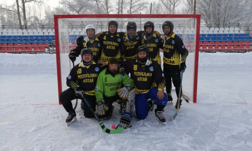 Ветеранская сборная по хоккею с мячом приняла участие в этапе Кубка России