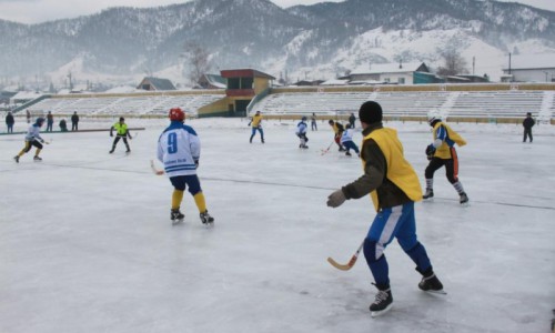 В Онгудае прошел Чемпионат Республики Алтай по хоккею с мячом среди ветеранов