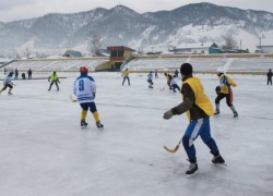 В Онгудае прошел Чемпионат Республики Алтай по хоккею с мячом среди ветеранов