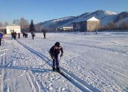 Пятилетний юбилей детско-юношеская школа по зимним видам спорта отметила спортивной эстафетой
